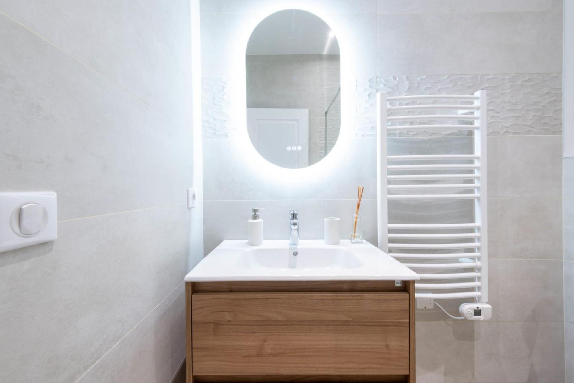 Apartamento Modern 2-br With Balconies 3 Min From Palais Des Festivals Cannes